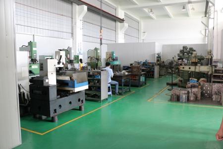 注塑模具滑塊的定位基準(zhǔn)的確定及定位裝置 注塑模具滑塊的定位基準(zhǔn)的確定及定位裝置