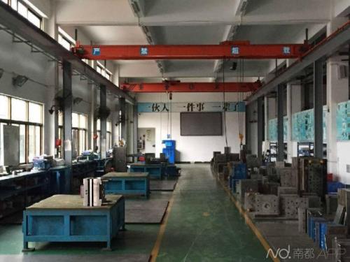 注塑模具工廠制造滑塊加斜導(dǎo)柱定模內(nèi)側(cè)抽芯 注塑模具工廠制造滑塊加斜導(dǎo)柱定模內(nèi)側(cè)抽芯