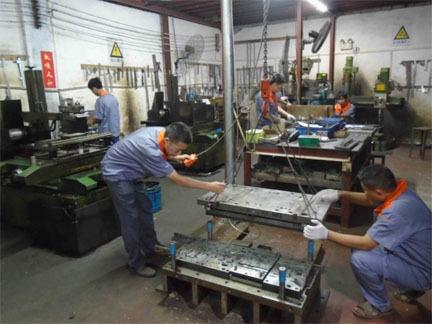 塑膠注塑模具擺桿先復(fù)位機(jī)構(gòu) 塑膠注塑模具擺桿先復(fù)位機(jī)構(gòu)